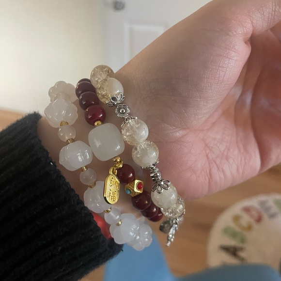 Set of 3 JOJO bracelets - Elegant Beaded Bracelet Set - Red, White, Silver - Picture 5 of 10